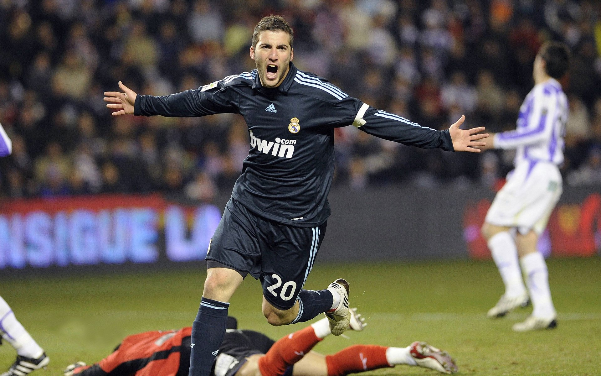 史上最猛烈“冠军争夺战”回顾，激烈无比，最强的冠军