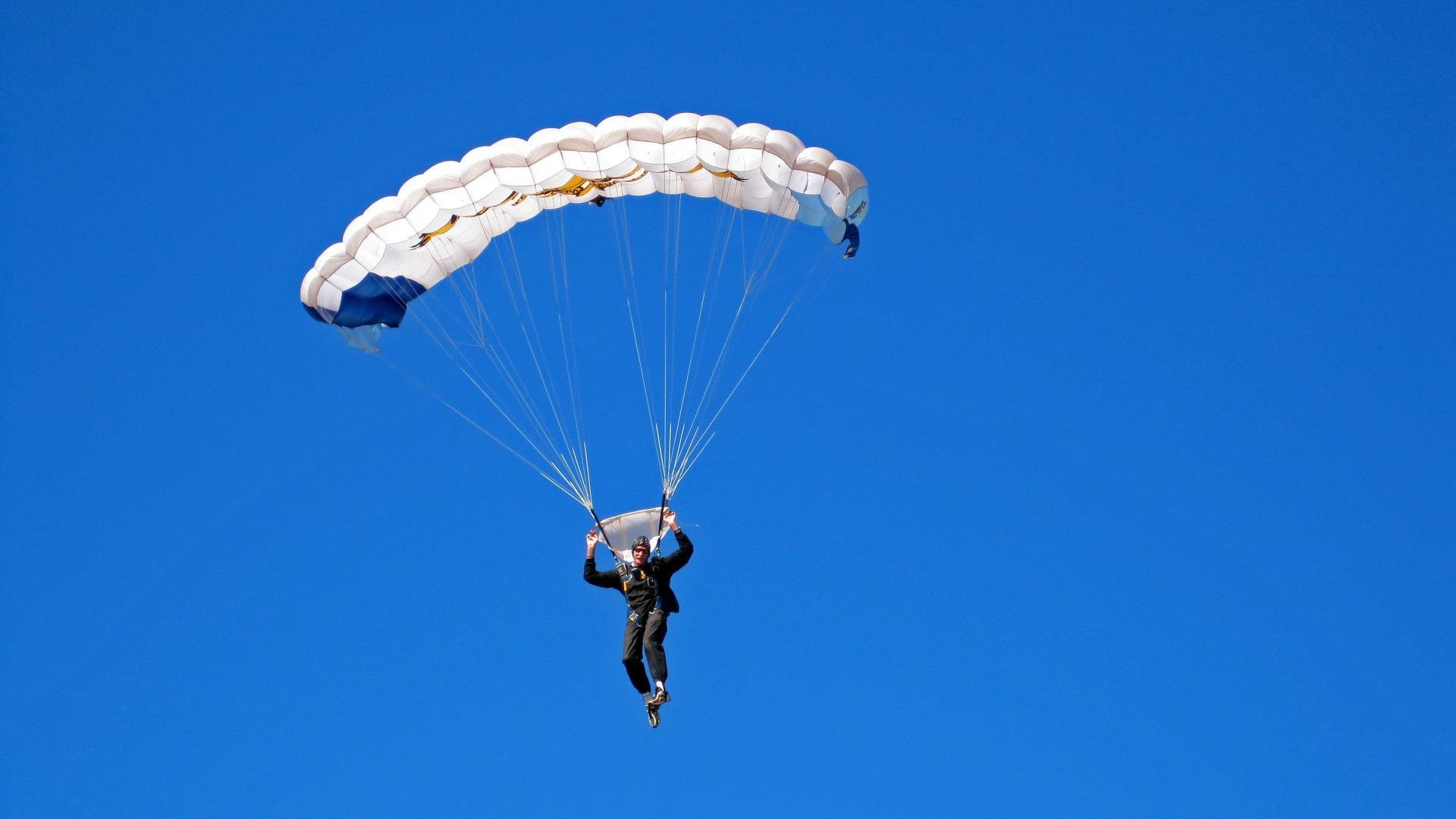 电竞游戏角色平衡调整对职业比赛策略的影响分析，角色平衡是什么意思